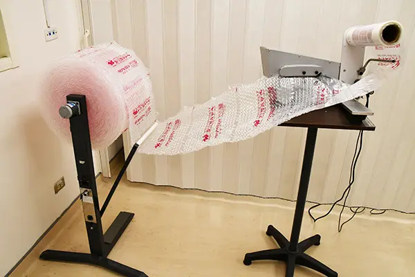 圖為使用環保材質包裝血品