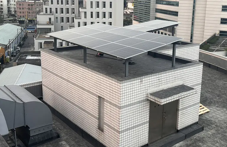 圖為台北捐血中心2025 年於愛心樓頂樓完成太陽能光電裝置