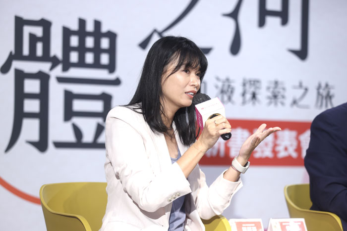 推廣捐血的知名部落客「村子裡的凱莉哥」分享她閱讀本書後的心得與感想